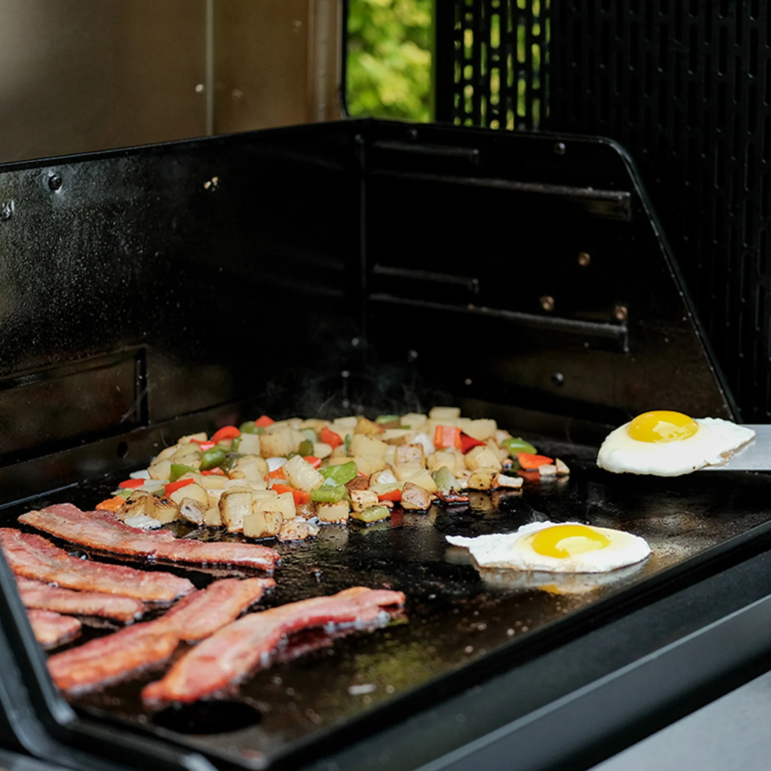 Masterbuilt-Gravity Series 800 Digital Charcoal Grill and Griddle